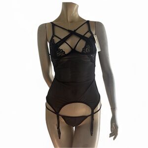 Escante Merry Widow-NWT- Medium